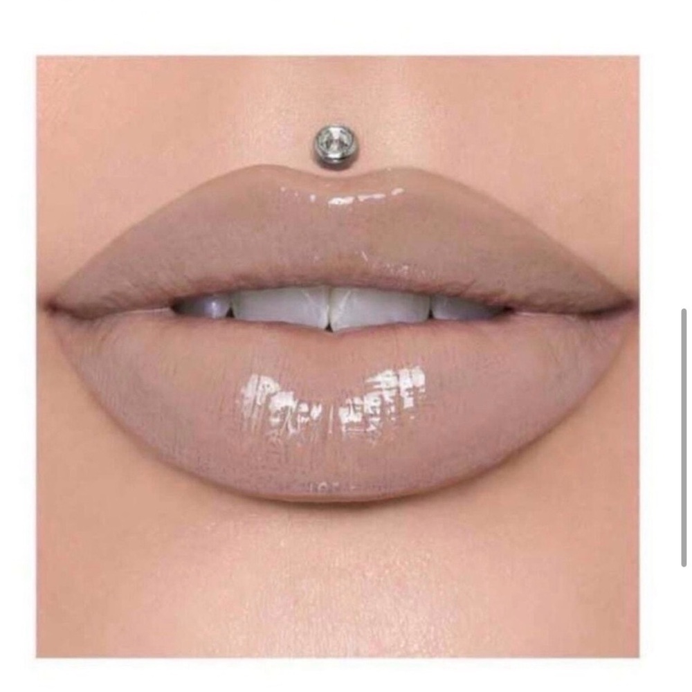 Jeffree Star The Gloss-Silk Robe